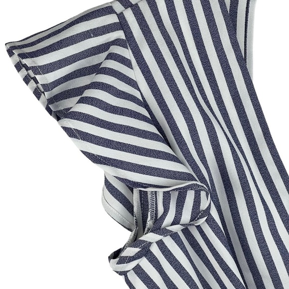 New-shop17 Vertical Striped Deep V-neck, Open Tie Back, Flutter Sleeve Romper SM - Picture 9 of 15